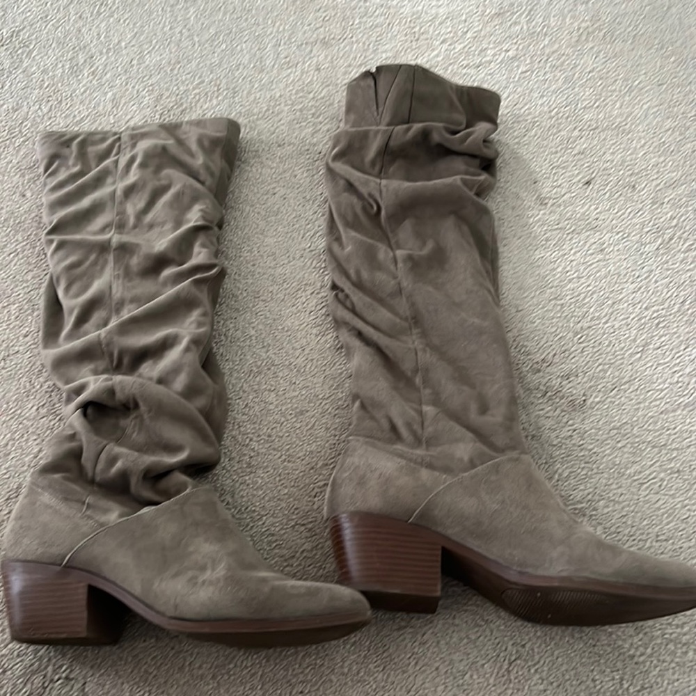 Slouch boots in mink colour
